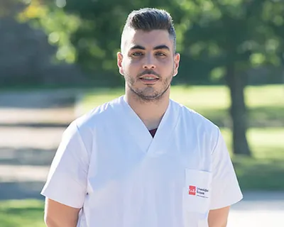Testimonio alumno de la carrera en enfermería Eric Valdes