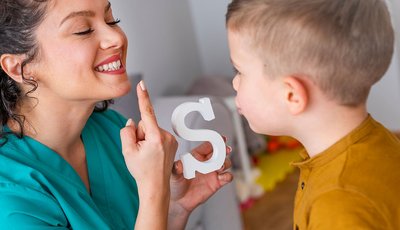 grado logopedia online