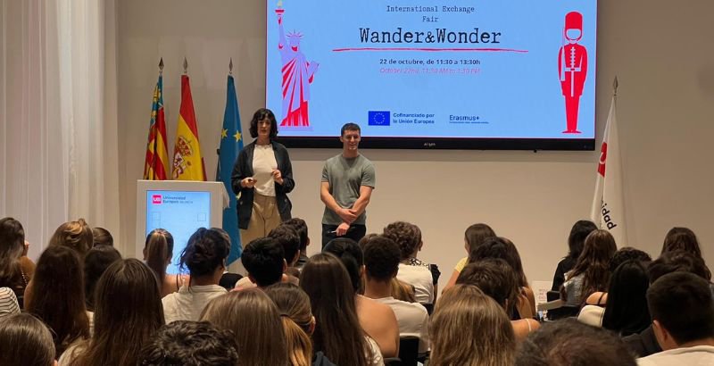 CHARLA DAVINIA Y NICLAS.jpg