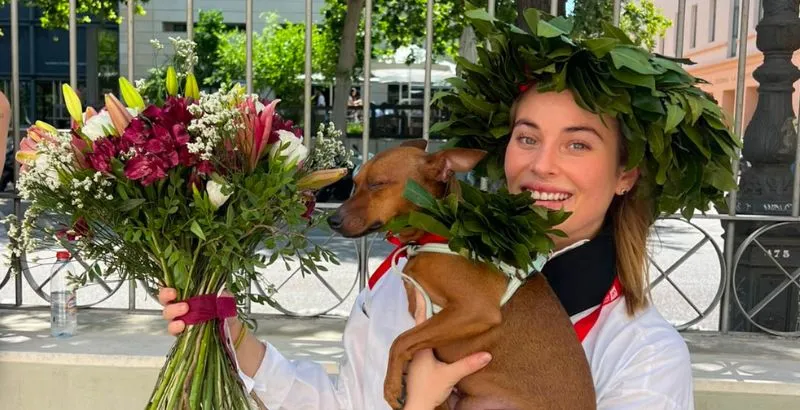 CHICA ODONTO CON PERRITO