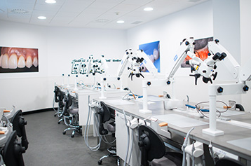 Laboratorio-Taller de Simulaci&oacute;n Odontol&oacute;gica Universidad Europea de Valencia