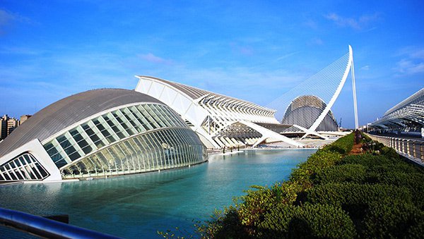 Ciudad_de_las_Artes_y_las_Ciencias_Valencia-2.jpg