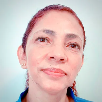 Clara-Isabel-Posada-Abadia-profesor.jpg