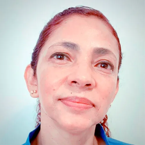 Clara-Isabel-Posada-Abadia-profesor.jpg