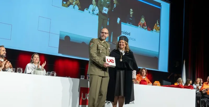 DISTINCIÓN DE HONOR
