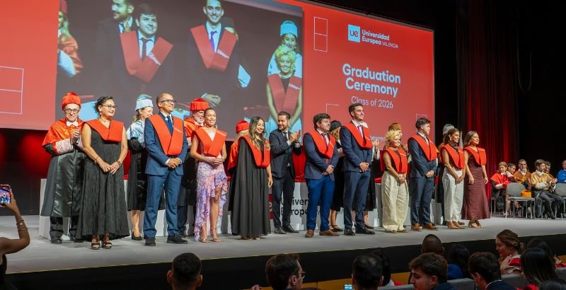 ESTUDIANTES BECAS