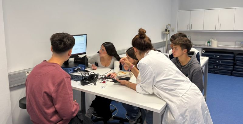 ESTUDIANTES CIENCIA CABECERA_ GENERAL 2.jpg