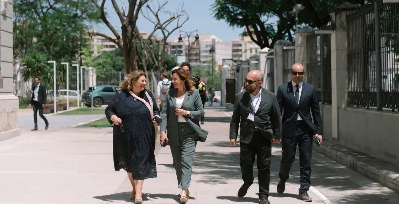FOTO CAMINANDO ALCALDESA.jpg