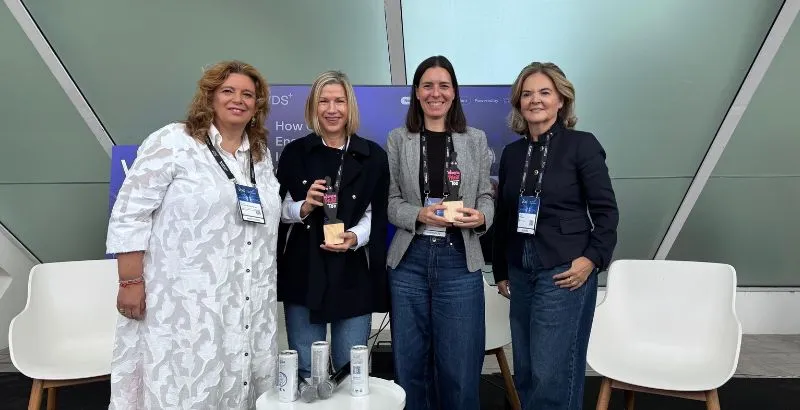 FOTO FAMILIA TRAS CHARLA