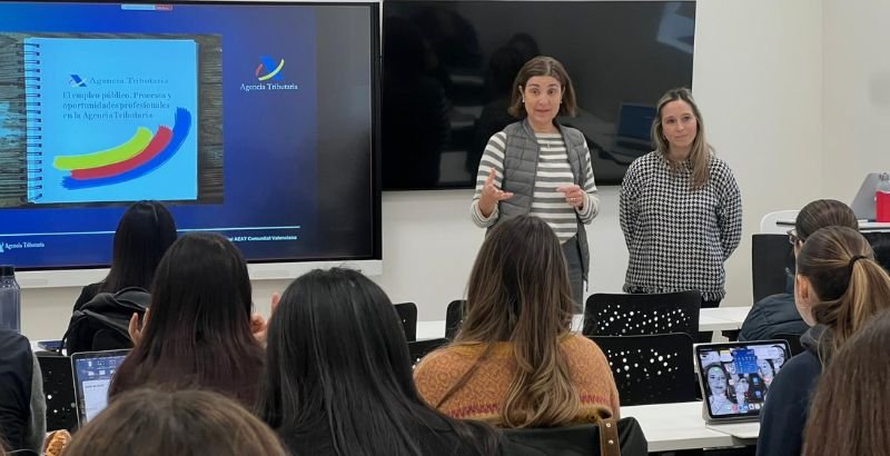 FOTO LAURA Y BEATRIZ