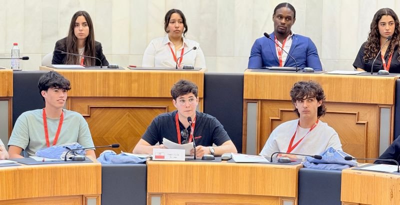FOTO MUN ALICANTE ESTUDIANTES.jpg