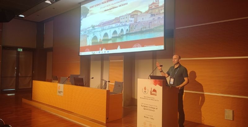 FOTO PONENCIA CONGRESO ECSS.jpg