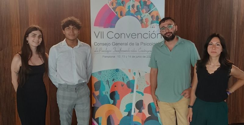 FOTO PROFES Y ALUMNOS.jpg