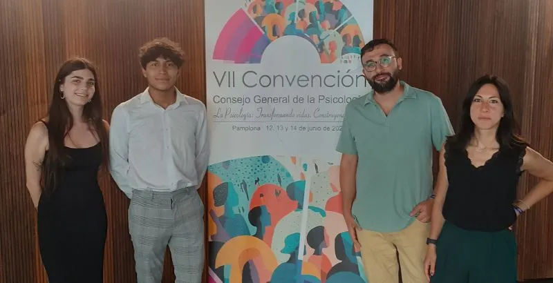 FOTO PROFES Y ALUMNOS.jpg