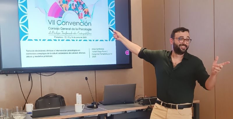 FOTO PROFE CHARLA.jpg