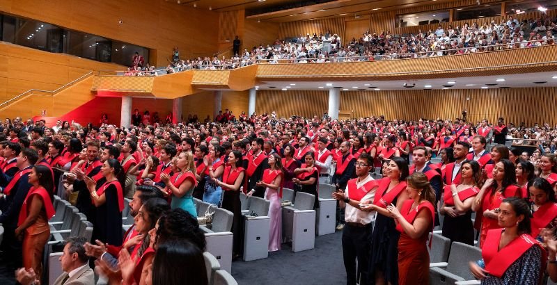 FOTO PÚBLICO BECADOS.jpg