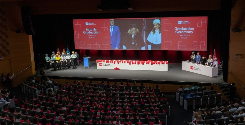 FOTO PÚBLICO PANTALLA RECTORA.jpg