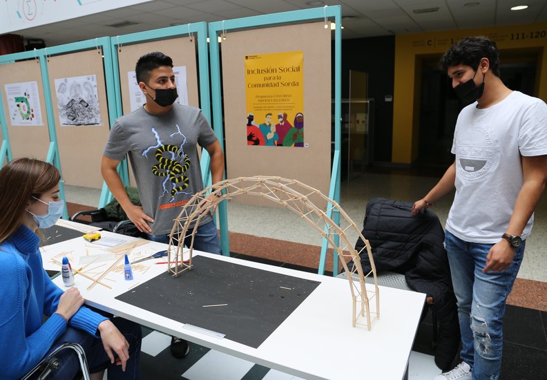 El Concurso de Puentes 2022 ya tiene ganadores, con una brillante maqueta que ha soportado el máximo peso en la prueba de carga