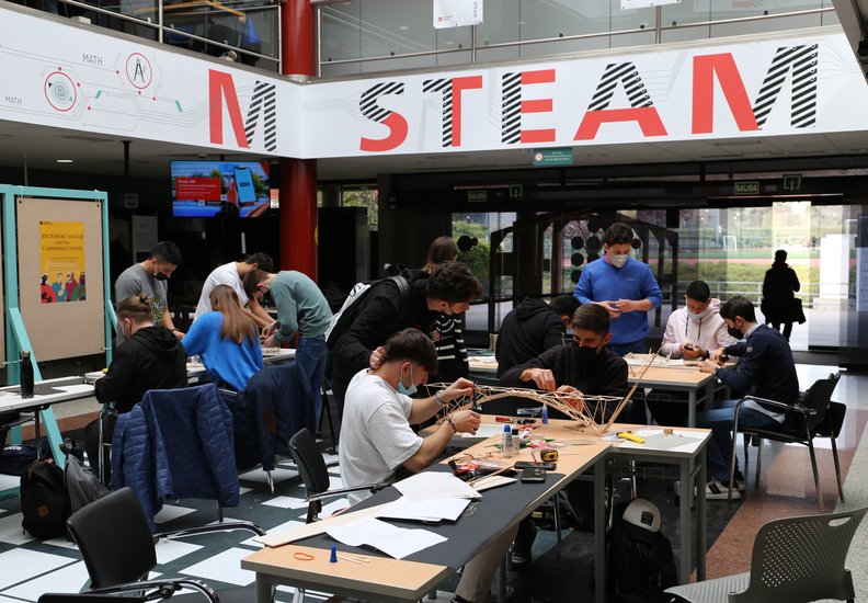 El Concurso de Puentes 2022 ya tiene ganadores, con una brillante maqueta que ha soportado el máximo peso en la prueba de carga