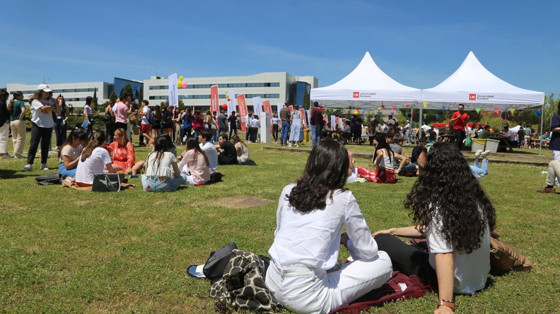El Campus de Villaviciosa de Odón celebra la llegada de la primavera por todo lo alto