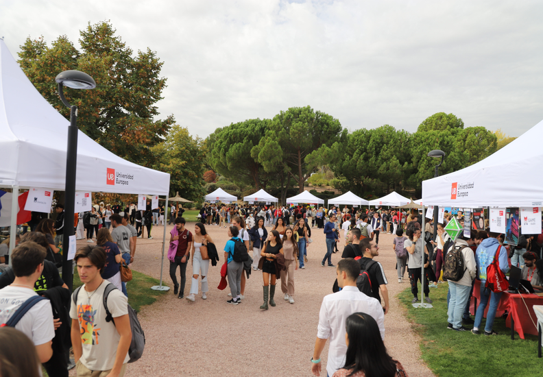La Feria de Clubes recibe a m&aacute;s de 2.500 visitantes en el campus de Villaviciosa de Od&oacute;n