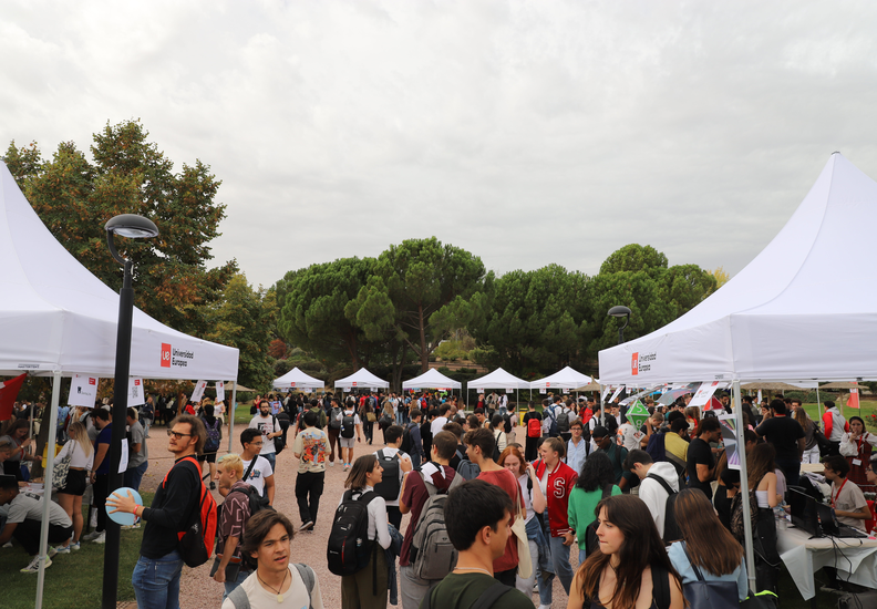 La Feria de Clubes recibe a m&aacute;s de 2.500 visitantes en el campus de Villaviciosa de Od&oacute;n