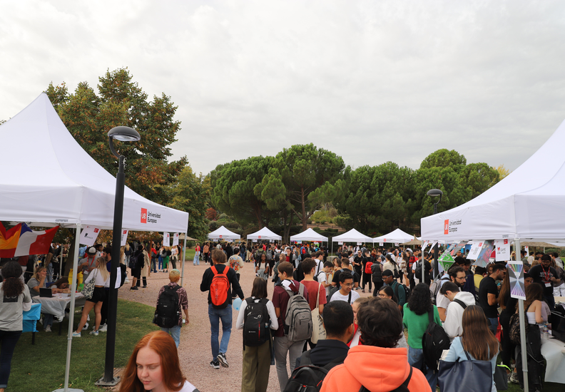 La Feria de Clubes recibe a m&aacute;s de 2.500 visitantes en el campus de Villaviciosa de Od&oacute;n