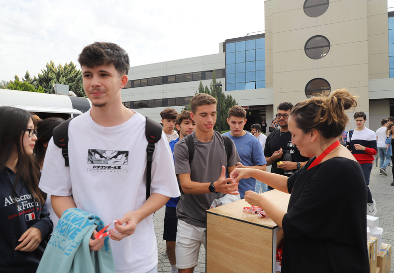 La Feria de Clubes recibe a m&aacute;s de 2.500 visitantes en el campus de Villaviciosa de Od&oacute;n