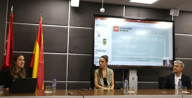 MESA REDONDA ALICIA Y PRESIDENTE RFFM_GENERAL.jpg
