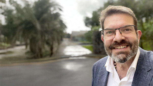 Oliver Serrano - Dirección