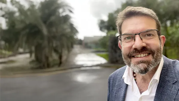 Oliver Serrano - Dirección