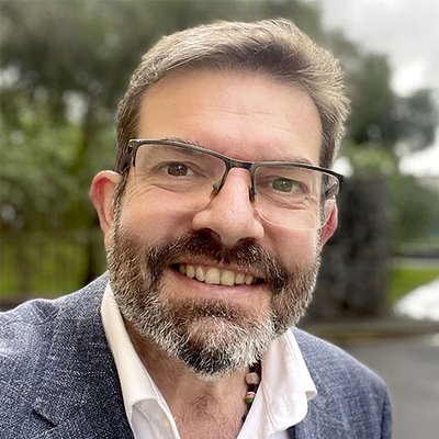 Oliver Serrano - Profesor