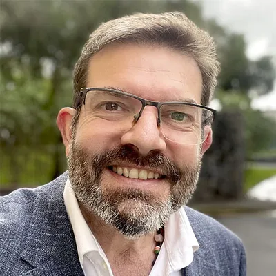 Oliver Serrano - Profesor