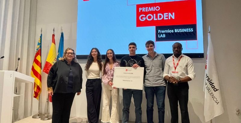 PREMIOS BUSINESS LAB FOTO GOLDEN.jpg