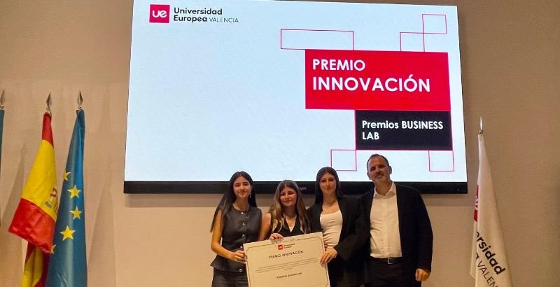 PREMIOS BUSINESS LAB FOTO INNOVACIÓN.jpg