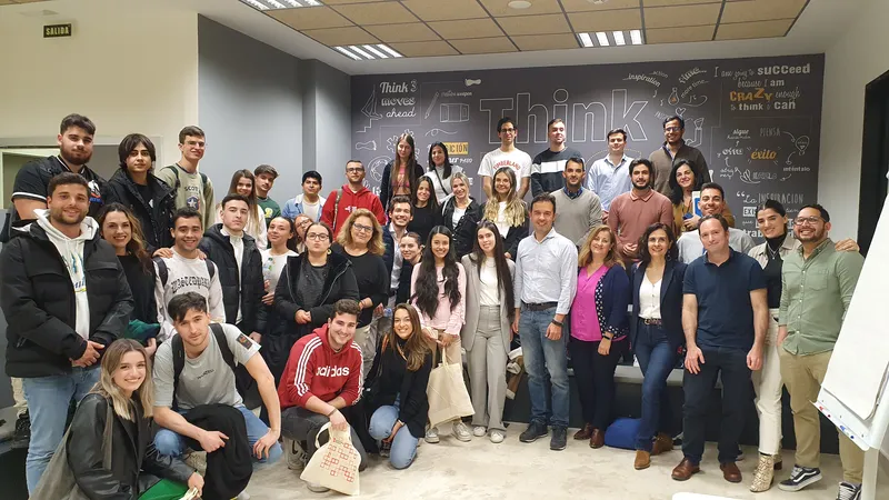 Reto Alcobendas a alumnos de la UE.jpg