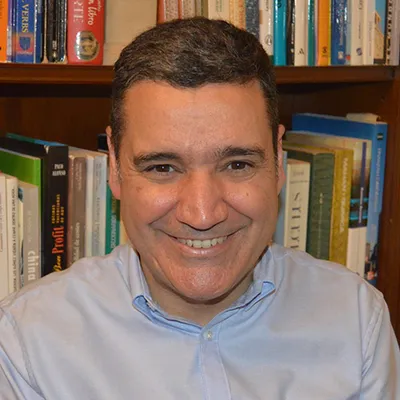 Roberto-Gomez-Calvet-profesor