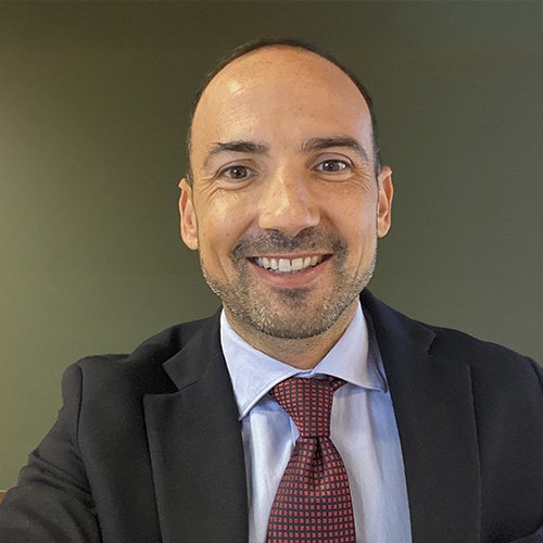 Roberto C. Sandulli Saldaña - Profesor