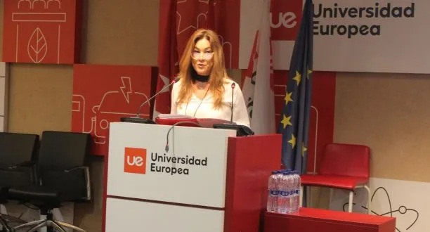 SIMONE SATO_ CABACERA MINI.jpg