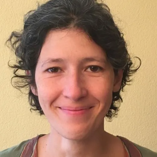 ainhoa-perez-profesor.width-500x500.format-jpg.jpg