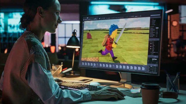 animador 3d trabajando con un ordenador en un diseño