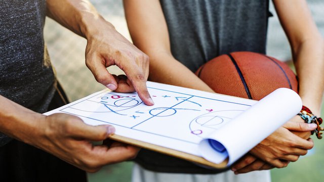 How to be a basketball coach?