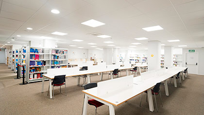 BIblioteca Jos&eacute; Planas - Universidad Europea de Valencia