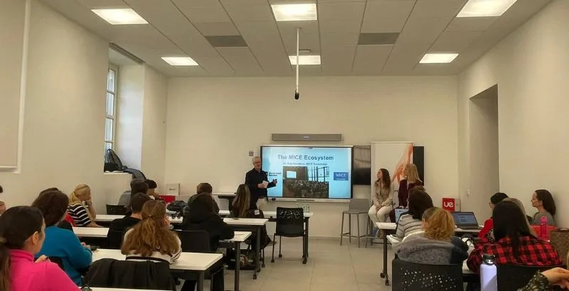 charla.jpg