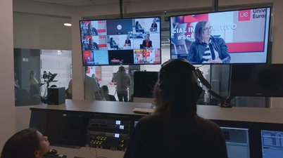 Estudiantes en Instalaciones y espacios profesionales de última generación del área de Comunicación y Marketing