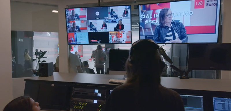 Estudiantes en Instalaciones y espacios profesionales de última generación del área de Comunicación y Marketing