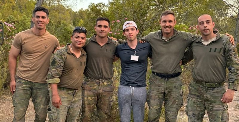 con militares