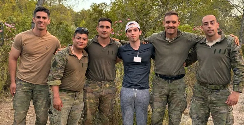 con militares