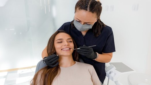 What does a dental hygienist do?