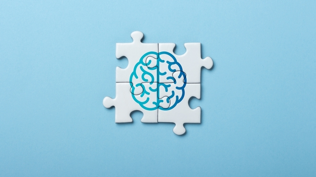 ilustración de un cerebro en piezas de rompecabezas que representa la mente y los conceptos cognitivos